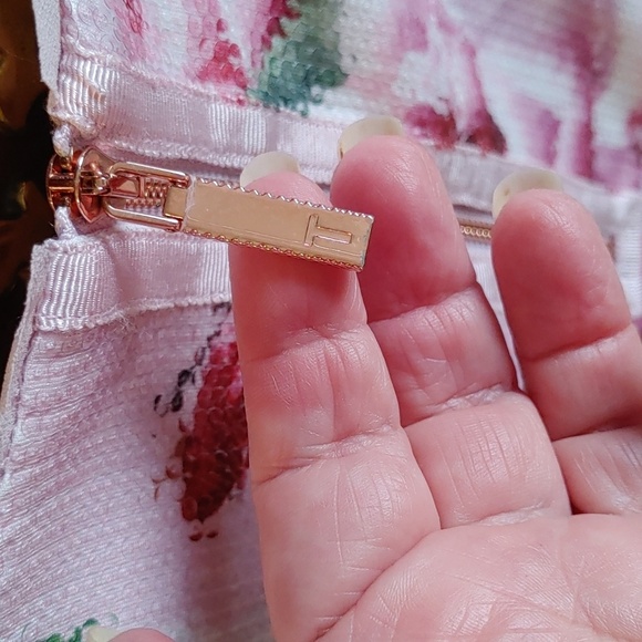 TED BAKER FAWN FLORAL IGUAZU SHORT SLEEVE SEQUIN TOP - Picture 6 of 13